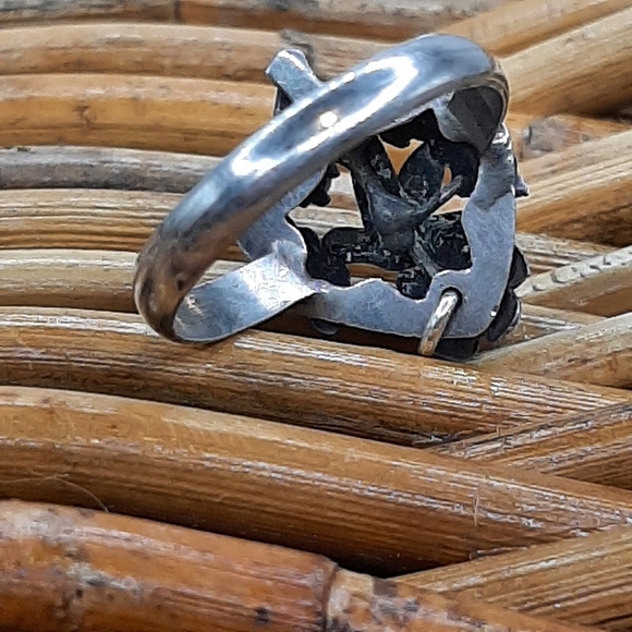 Victorian Ring Bird on Nest - Picture 5 of 6